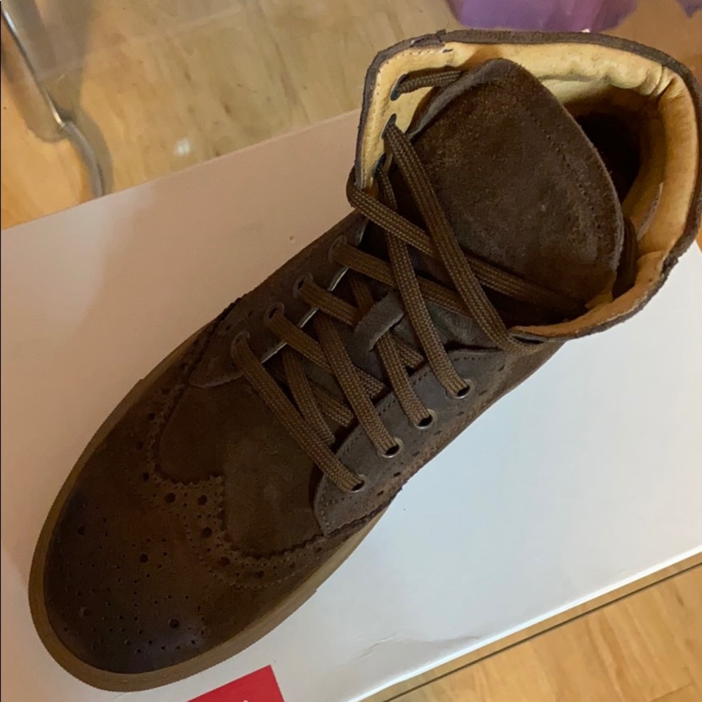 Man high top sneakers